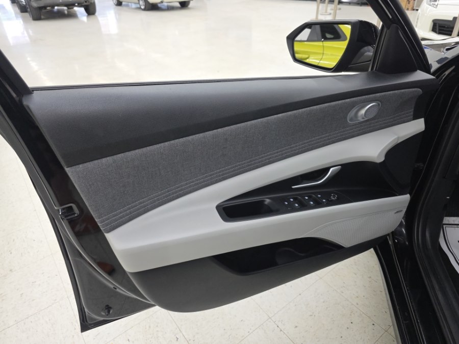 2023 Hyundai Elantra Limited - Photo 13