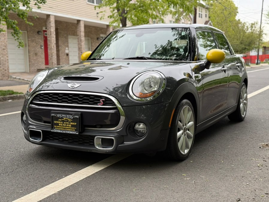 Gray 2018 MINI Cooper S 4-Door Hatchback FWD Hatchback Front-Wheel Drive Automatic