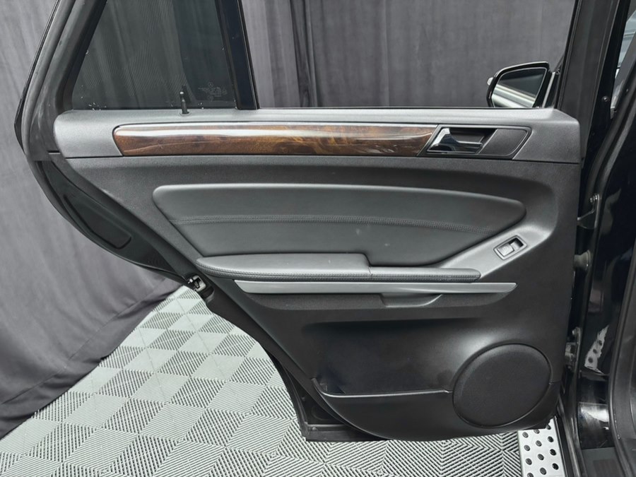 2010 Mercedes-Benz M-Class ML550 - Photo 24