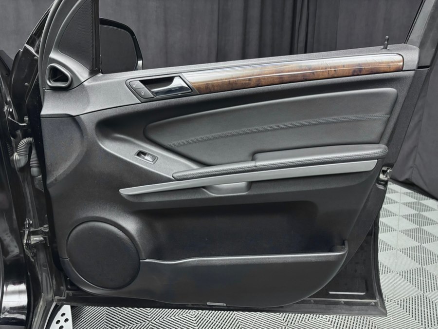 2010 Mercedes-Benz M-Class ML550 - Photo 22