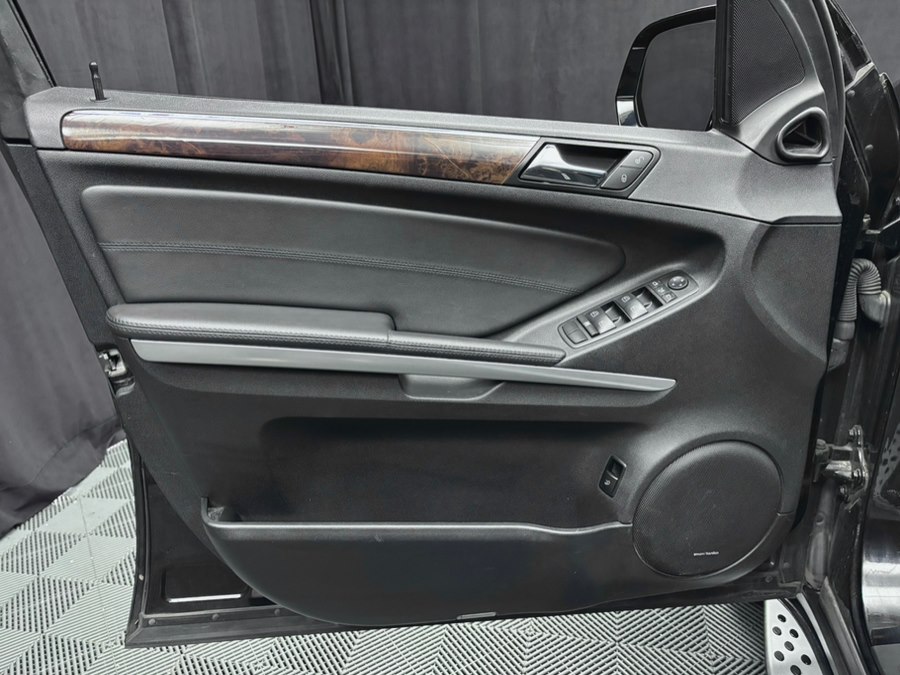 2010 Mercedes-Benz M-Class ML550 - Photo 21