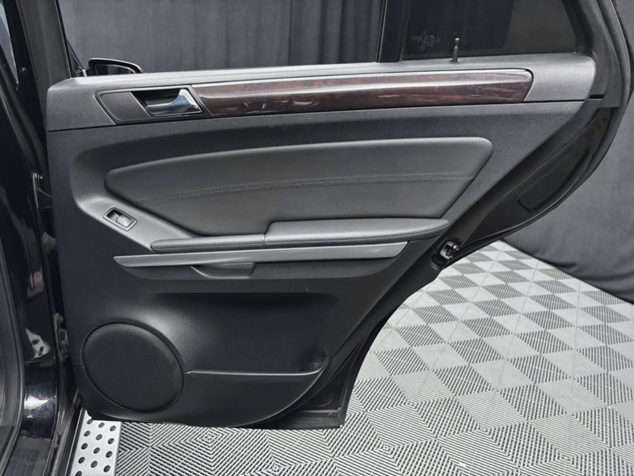 2010 Mercedes-Benz M-Class ML550 - Photo 23