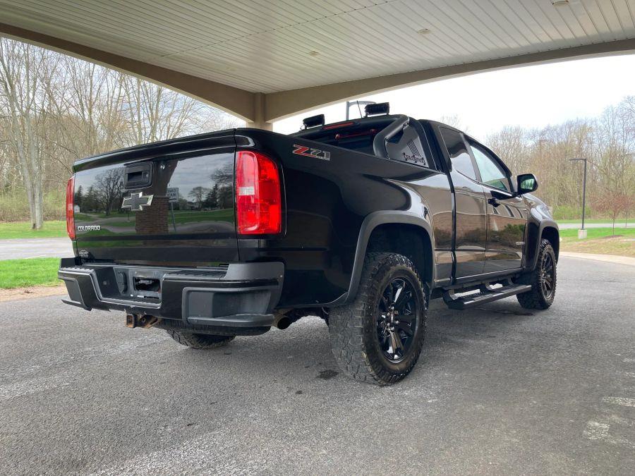 Chevrolet Colorado Extended Cab photo 6