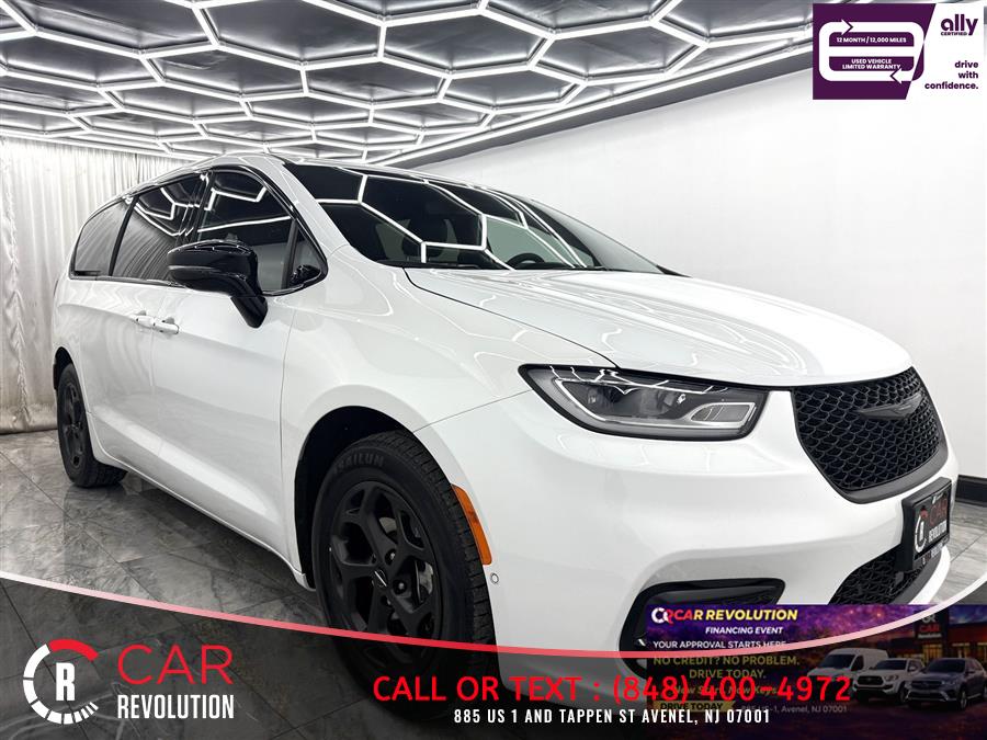 2024 Chrysler Pacifica Hybrid Hybrid S Appearance Pkg, available for sale in Avenel, New Jersey | Car Revolution. Avenel, New Jersey