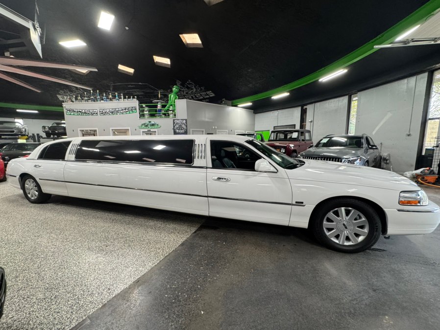 2004 Lincoln Town Car Executive