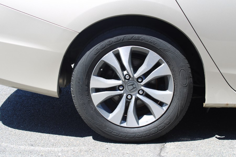 2013 Honda Accord LX - Photo 13