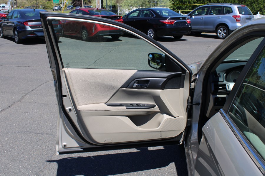 2013 Honda Accord LX - Photo 18