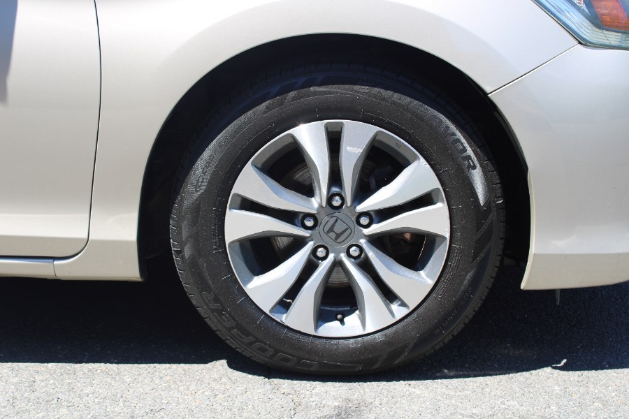 2013 Honda Accord LX - Photo 14