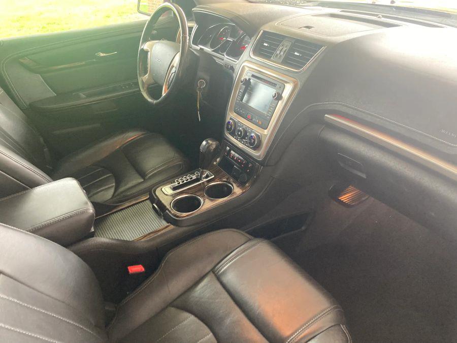 GMC Acadia photo 17