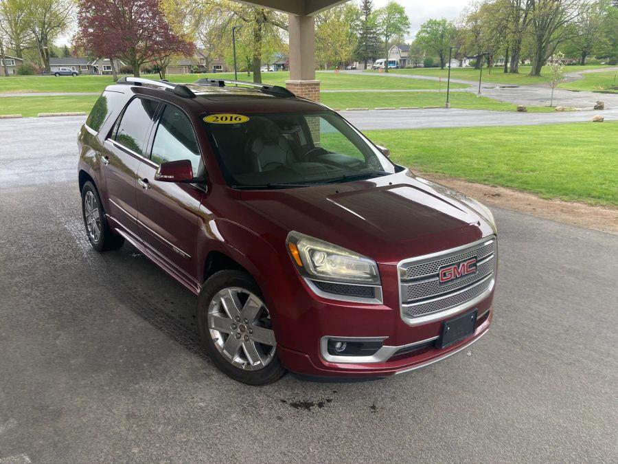 GMC Acadia photo 2