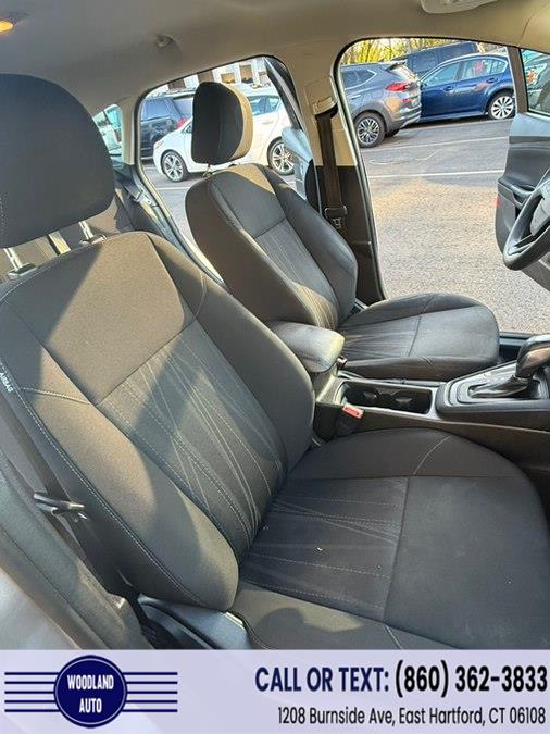 2016 Ford Focus SE - Photo 18