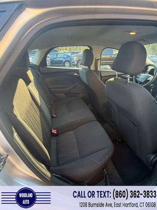 2016 Ford Focus SE - Photo 12