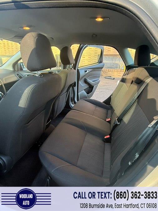 2016 Ford Focus SE - Photo 13