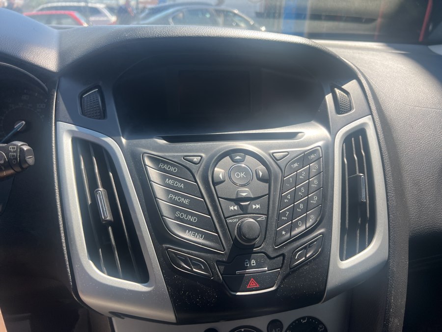 2014 Ford Focus SE - Photo 13