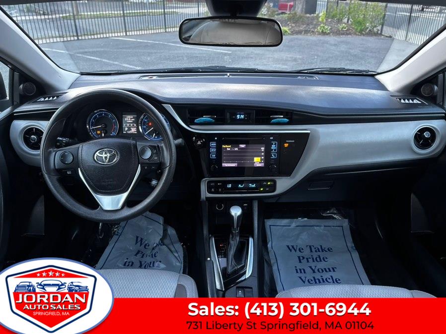 2017 Toyota Corolla LE - Photo 11