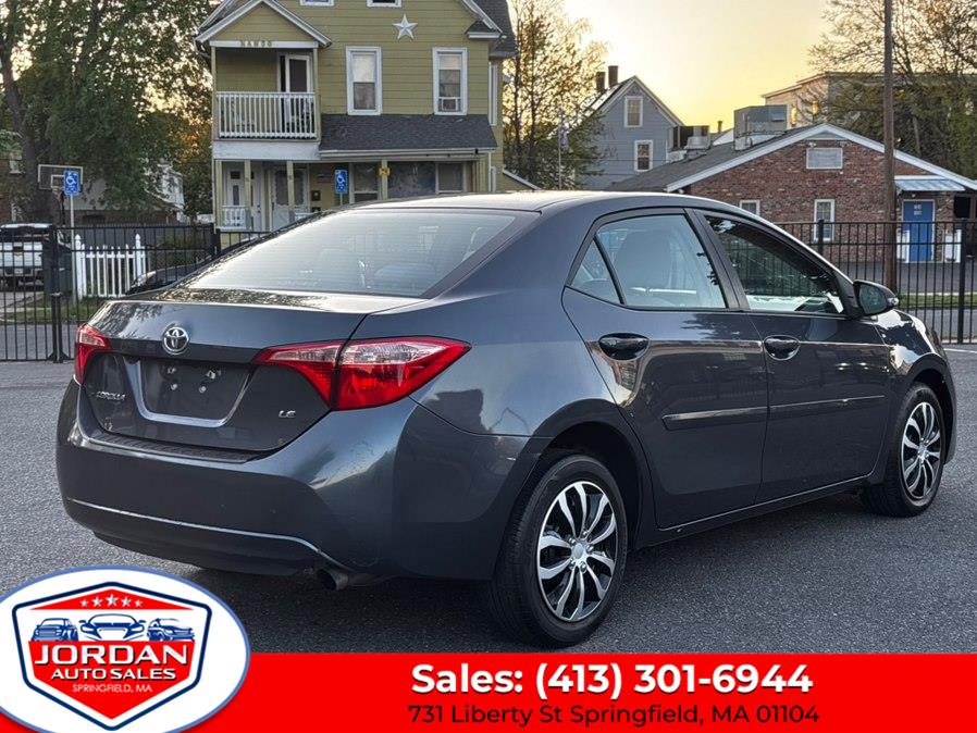2017 Toyota Corolla LE - Photo 5