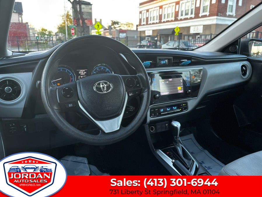 2017 Toyota Corolla LE - Photo 10