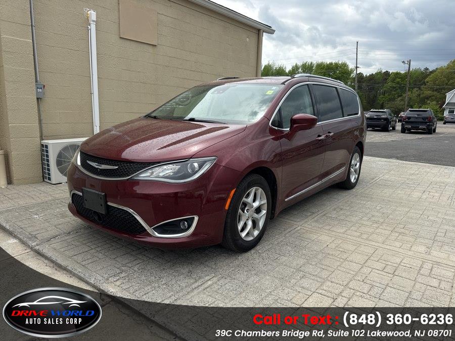 2017 Chrysler Pacifica Touring-L Plus's photo