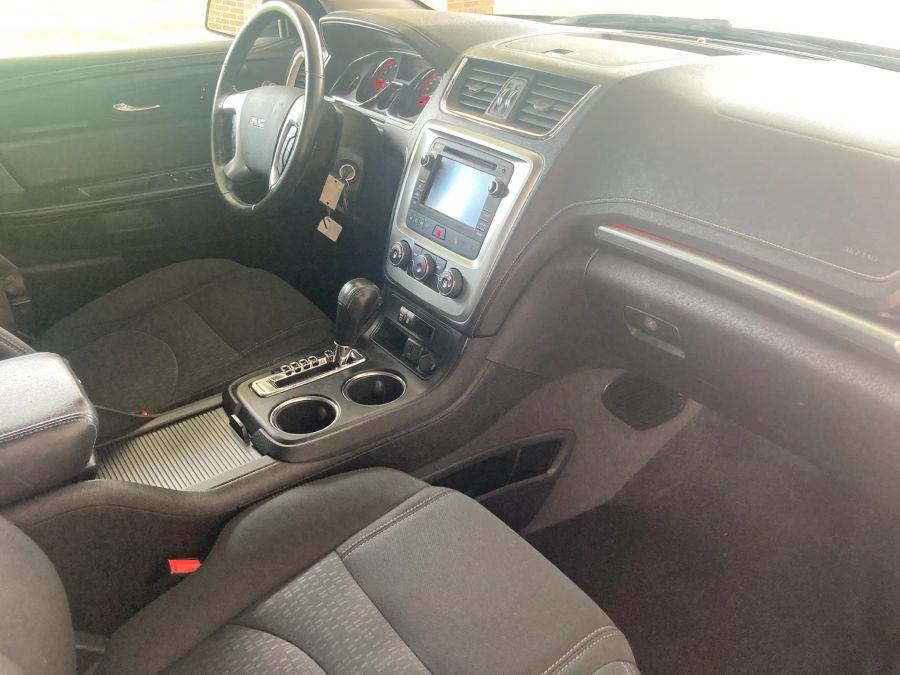 GMC Acadia photo 16