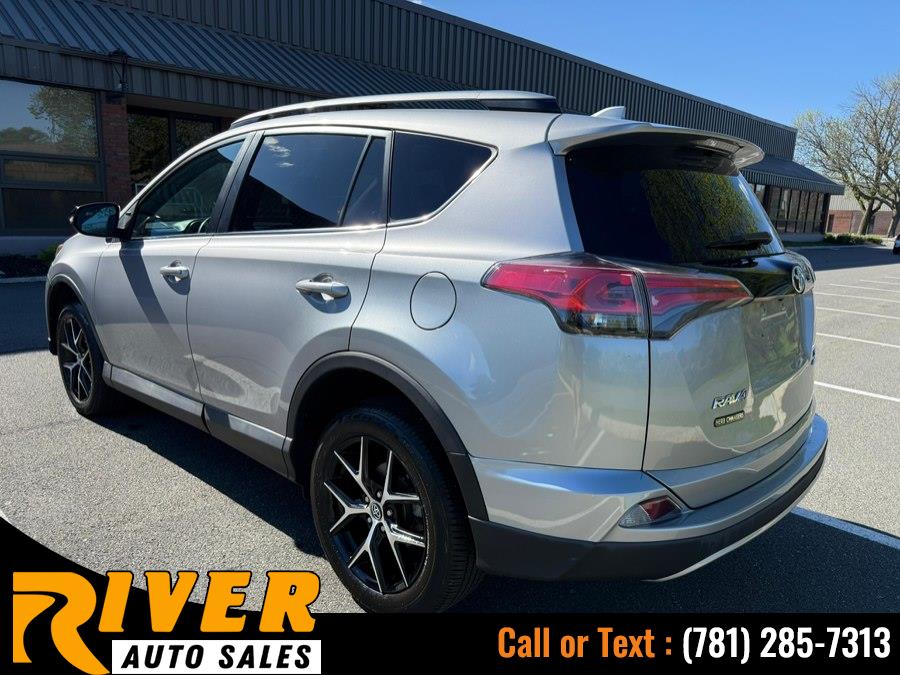 2017 Toyota RAV4 SE - Photo 3