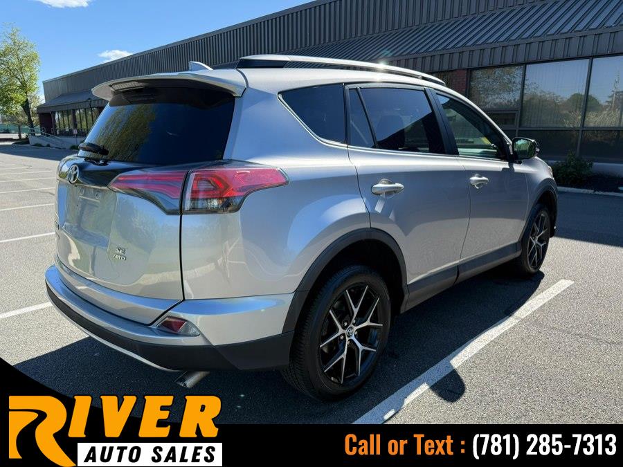 2017 Toyota RAV4 SE - Photo 5