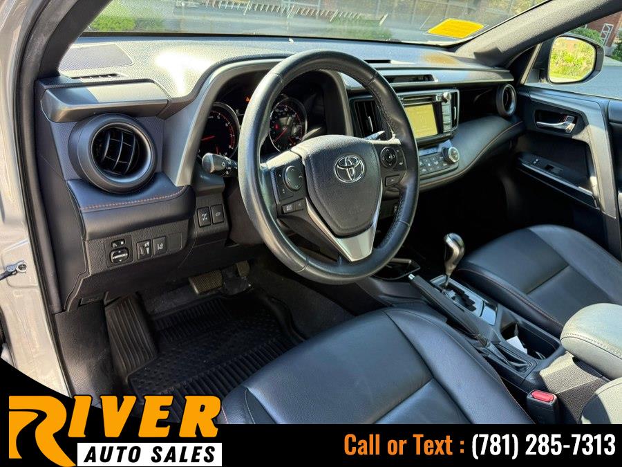 2017 Toyota RAV4 SE - Photo 17