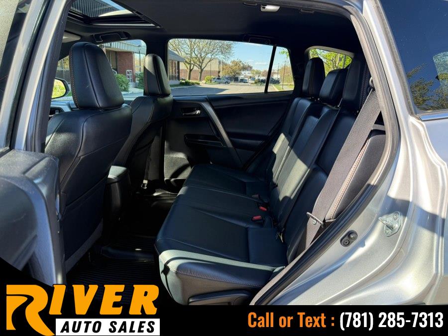 2017 Toyota RAV4 SE - Photo 13