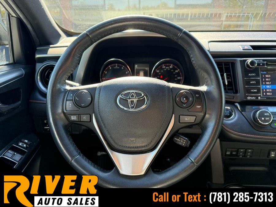 2017 Toyota RAV4 SE - Photo 11