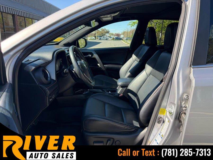 2017 Toyota RAV4 SE - Photo 16