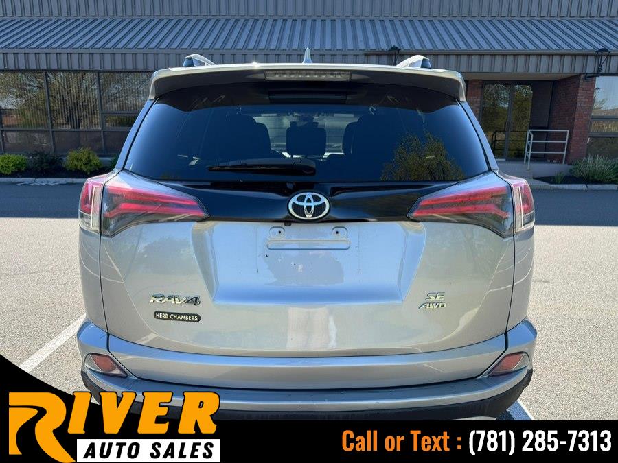 2017 Toyota RAV4 SE - Photo 4