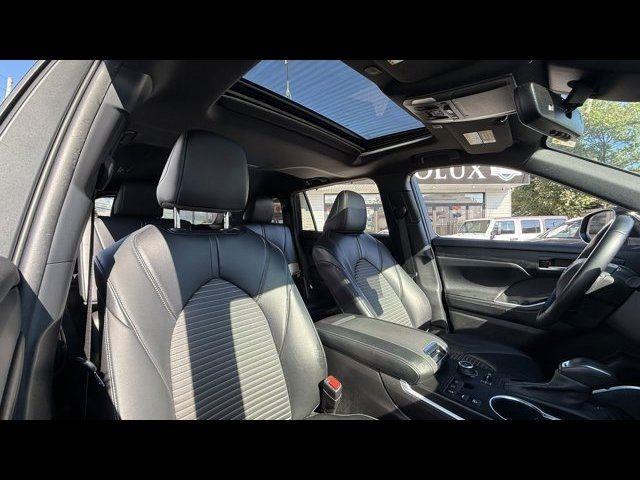 2023 Toyota Highlander XSE - Photo 14
