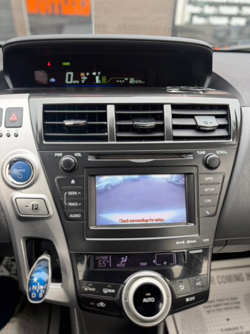 2013 Toyota Prius v Three - Photo 14
