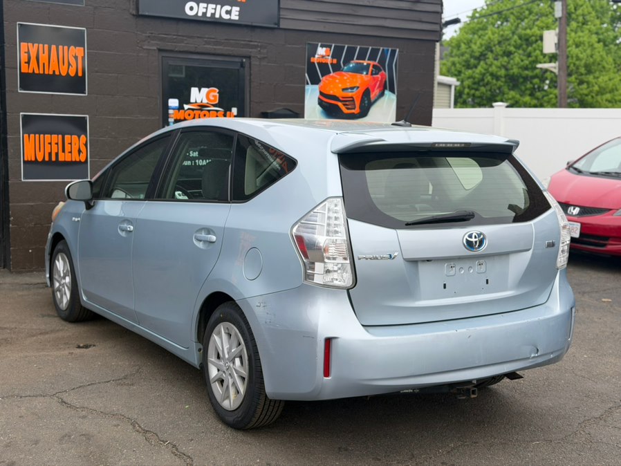 2013 Toyota Prius v Three - Photo 6