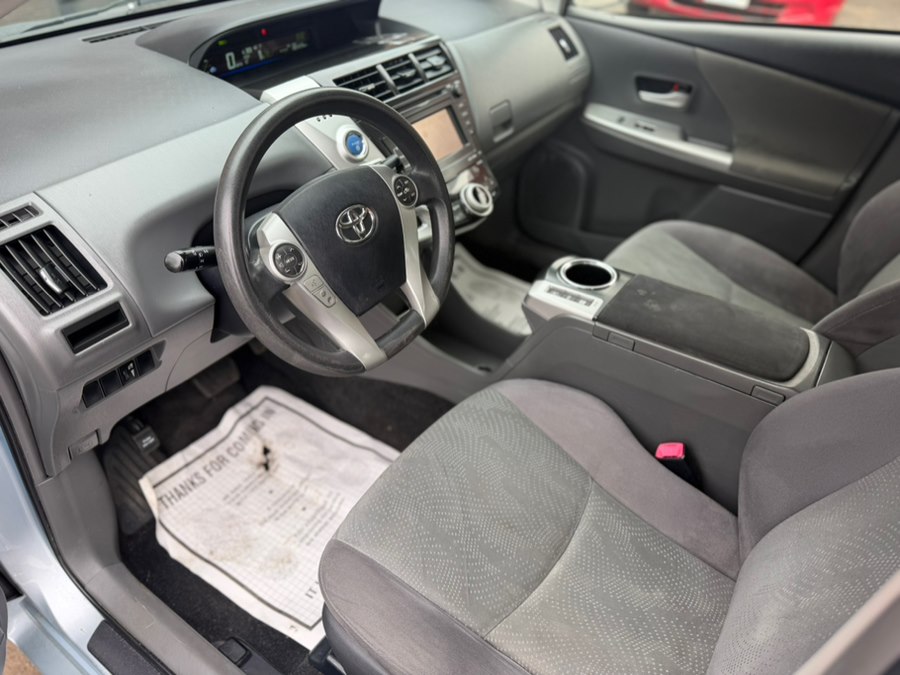 2013 Toyota Prius v Three - Photo 12
