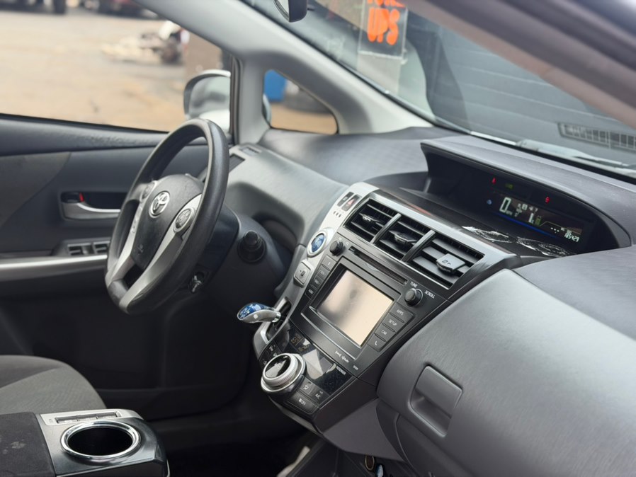 2013 Toyota Prius v Three - Photo 7