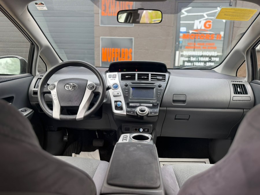 2013 Toyota Prius v Three - Photo 13