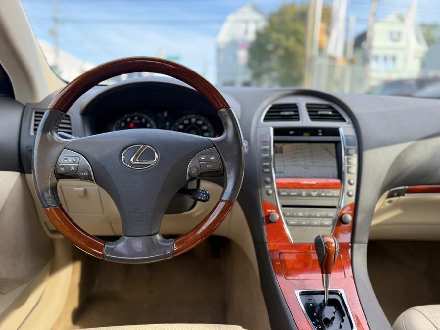 2010 Lexus ES 350 - Photo 18