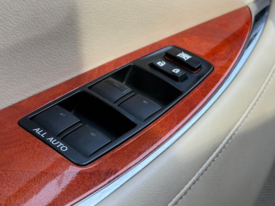 2010 Lexus ES 350 - Photo 21