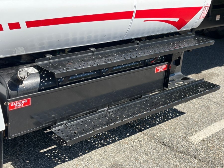 2017 Ford F-650 - Photo 47