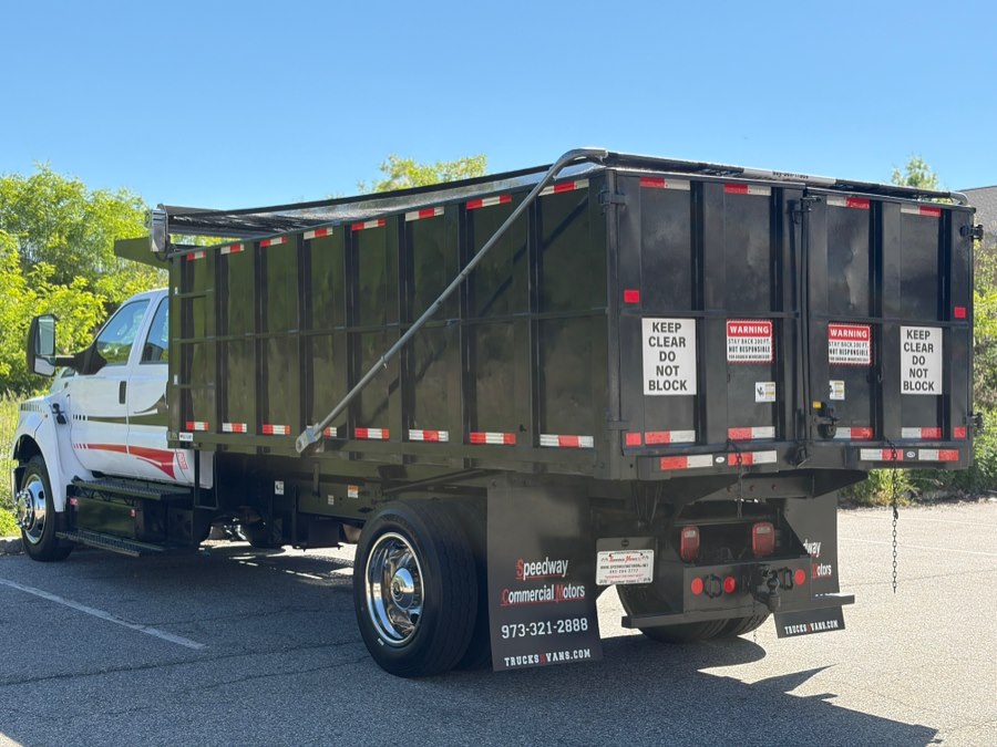 2017 Ford F-650 - Photo 8
