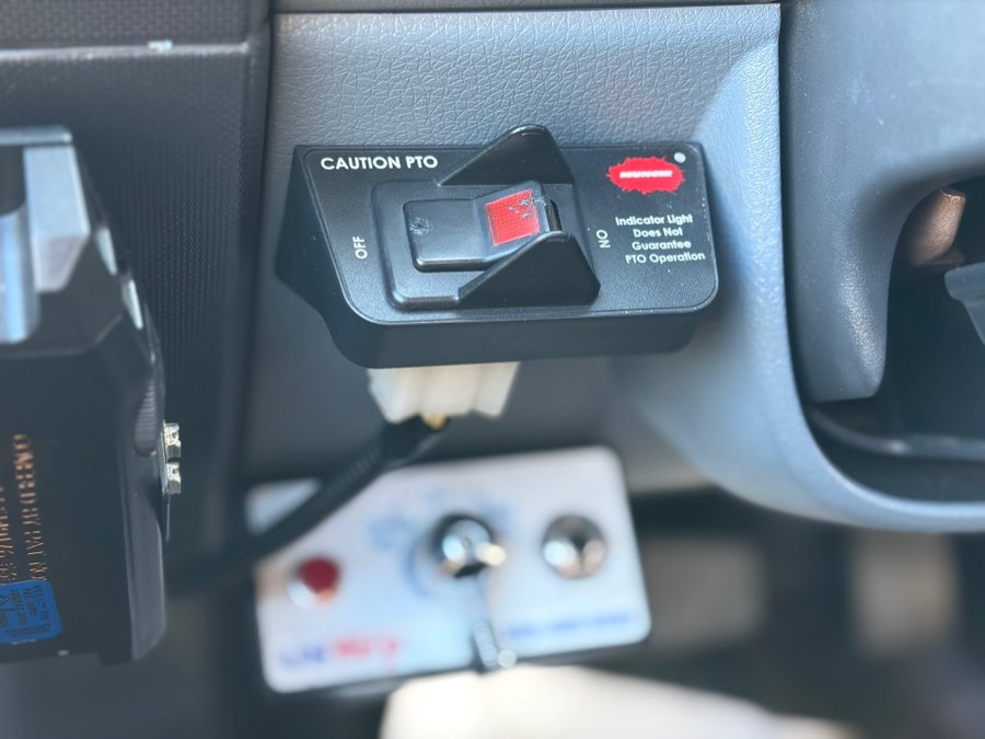 2017 Ford F-650 - Photo 29