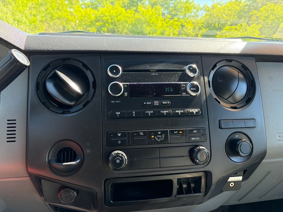 2017 Ford F-650 - Photo 31