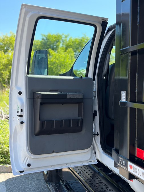2017 Ford F-650 - Photo 17