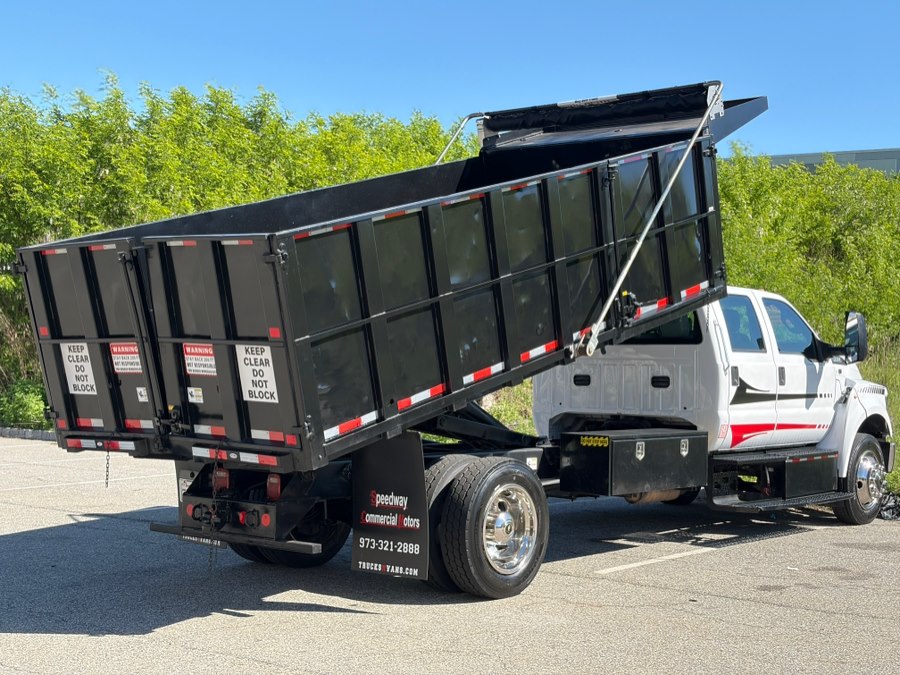 2017 Ford F-650 - Photo 32