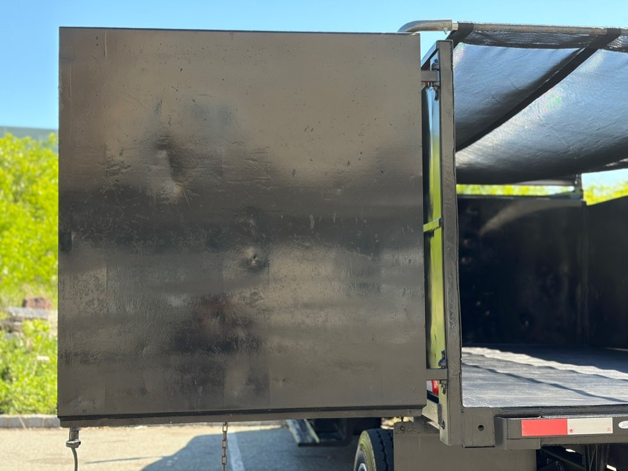 2017 Ford F-650 - Photo 19