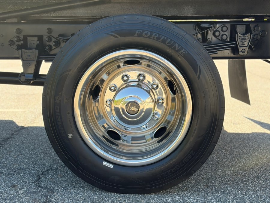 2017 Ford F-650 - Photo 40