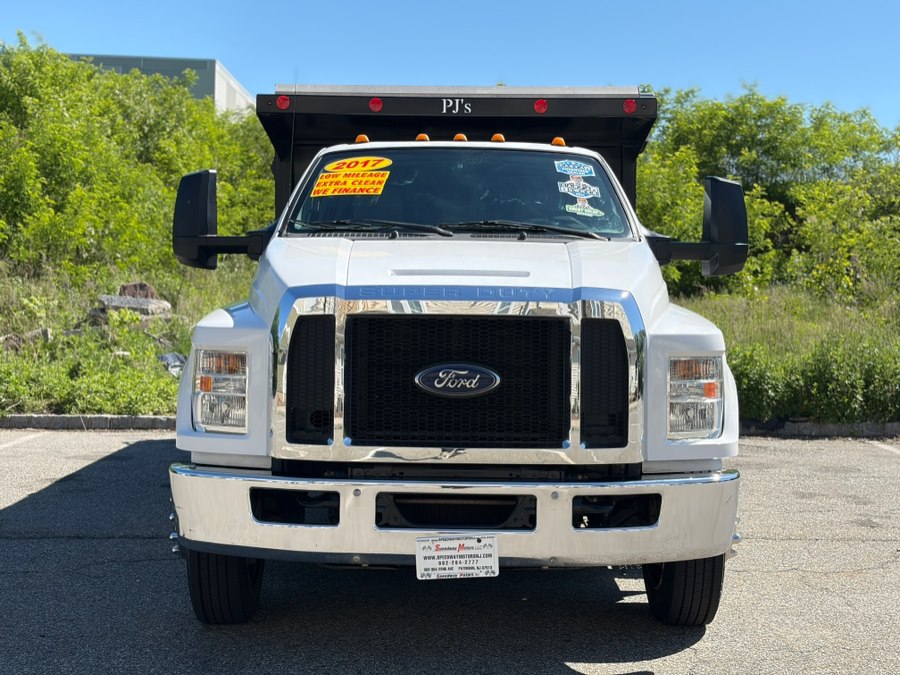2017 Ford F-650 - Photo 2