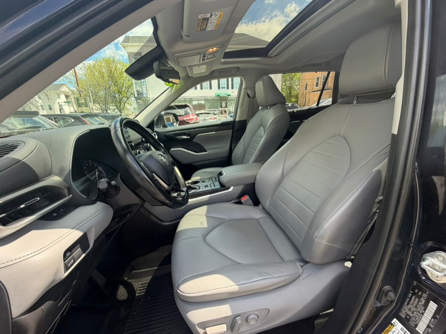 2020 Toyota Highlander XLE - Photo 8