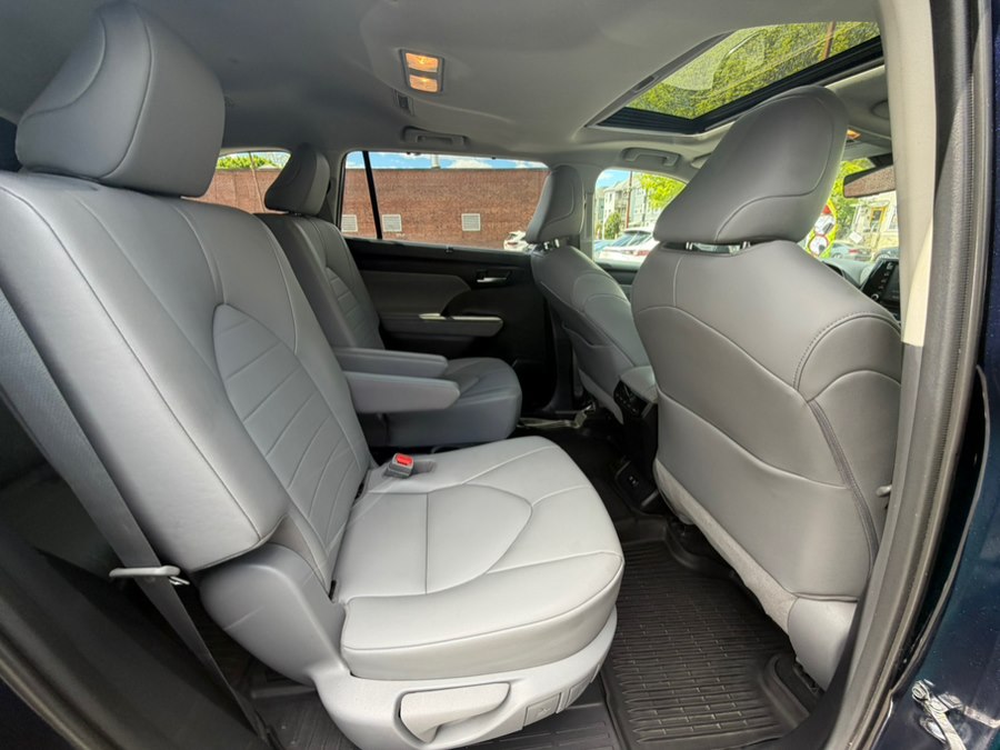 2020 Toyota Highlander XLE - Photo 11