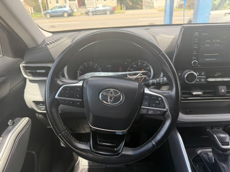 2020 Toyota Highlander XLE - Photo 14